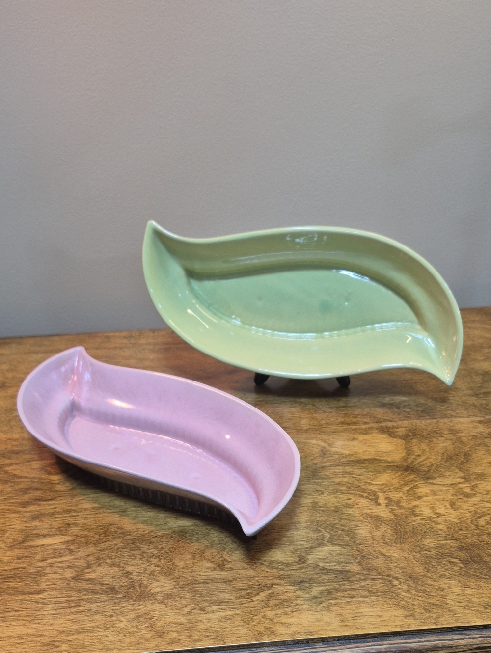 BEAUCEWARE Vintage MCM Pastel Asymmetrical Curved Leaf Shaped Ceramic Dishes